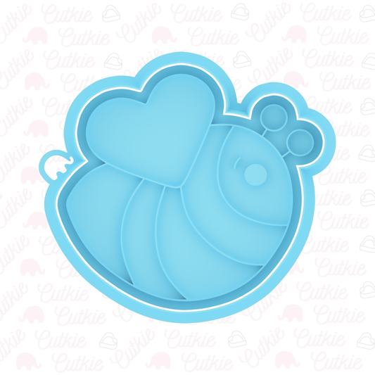 Abeja con alas de corazón